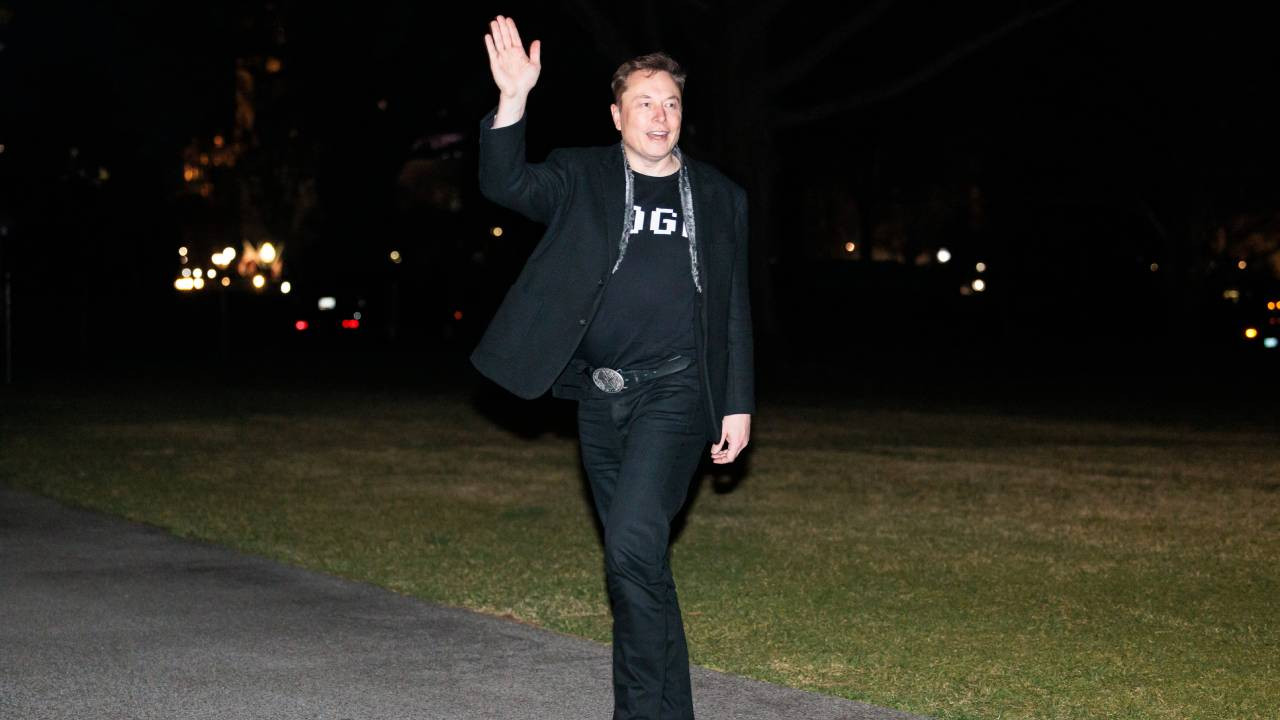 Elon Musk Mars'tan vazgeçti, SpaceX'in öncelikleri değişti