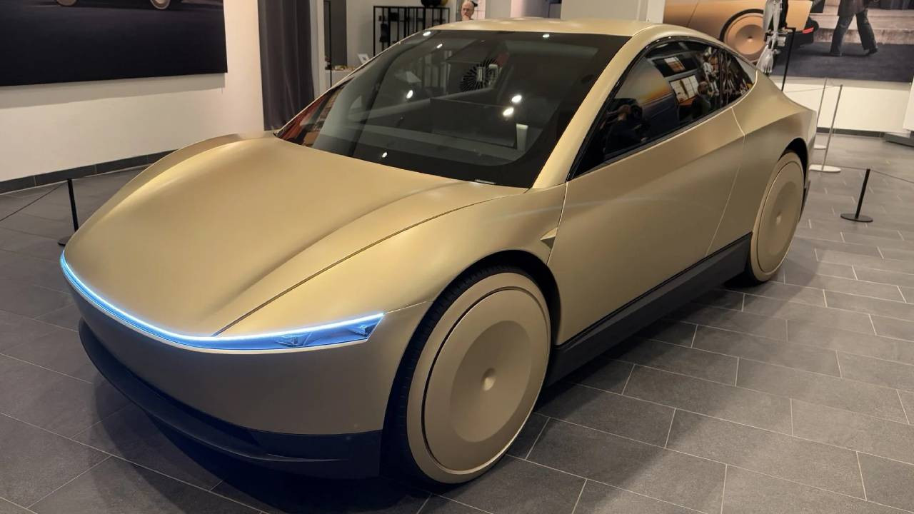 Nisan ayında yollarda: Tesla'nın yeni aracında direksiyon, gaz ve fren yok