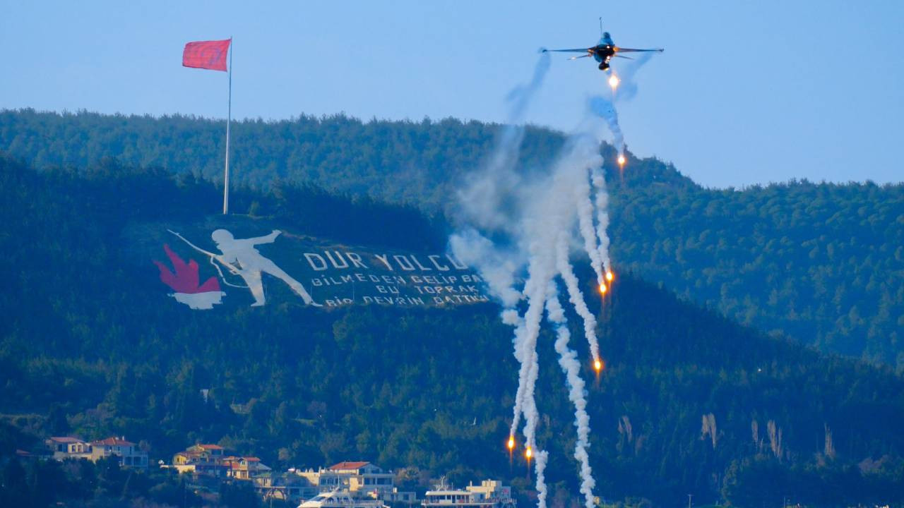 To Vima: Yunanistan, Kuzey Kıbrıs'a F-16 gönderen Türkiye'ye yaptırım istiyor