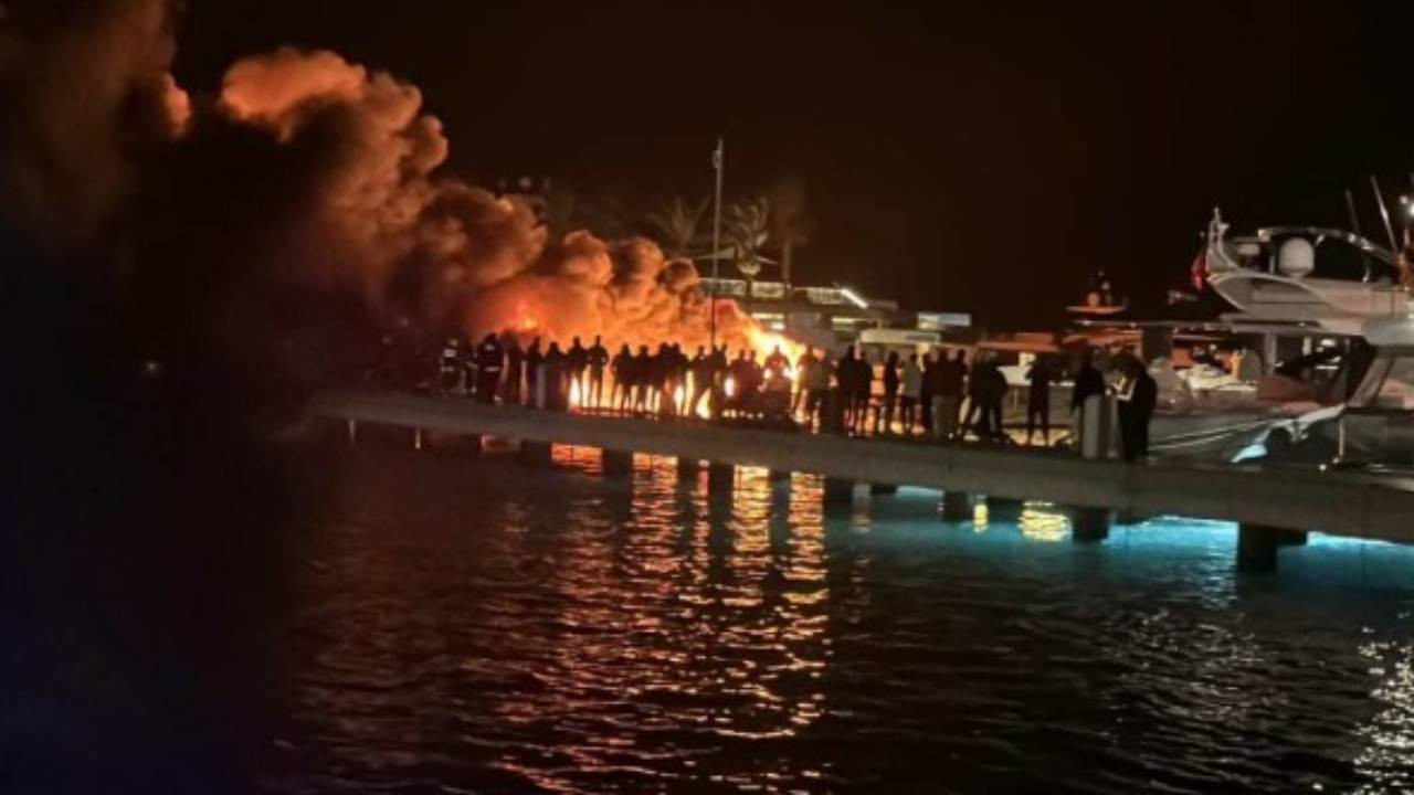 Bodrum Yalıkavak'ta motoryat yangını: 7 lüks tekne sulara gömüldü