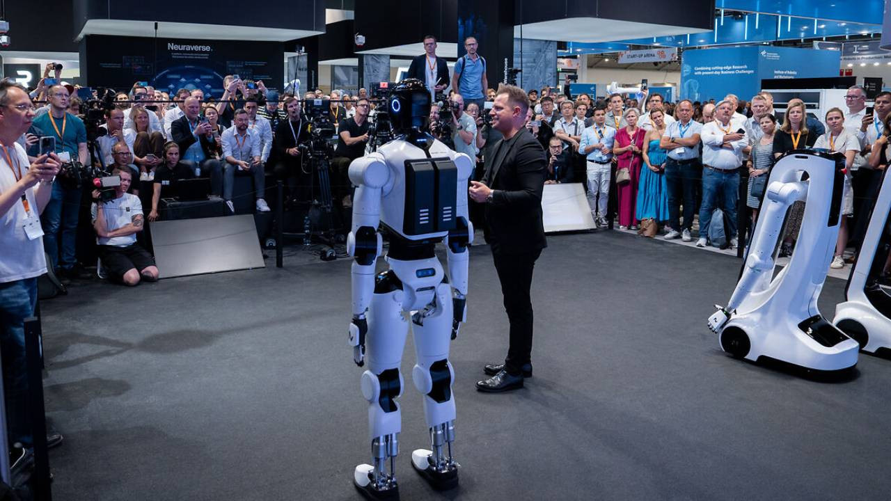 'Londra'yı satın alan milyarderin' yeni hamlesi: Amazon'un insansı robotlarına devasa fon