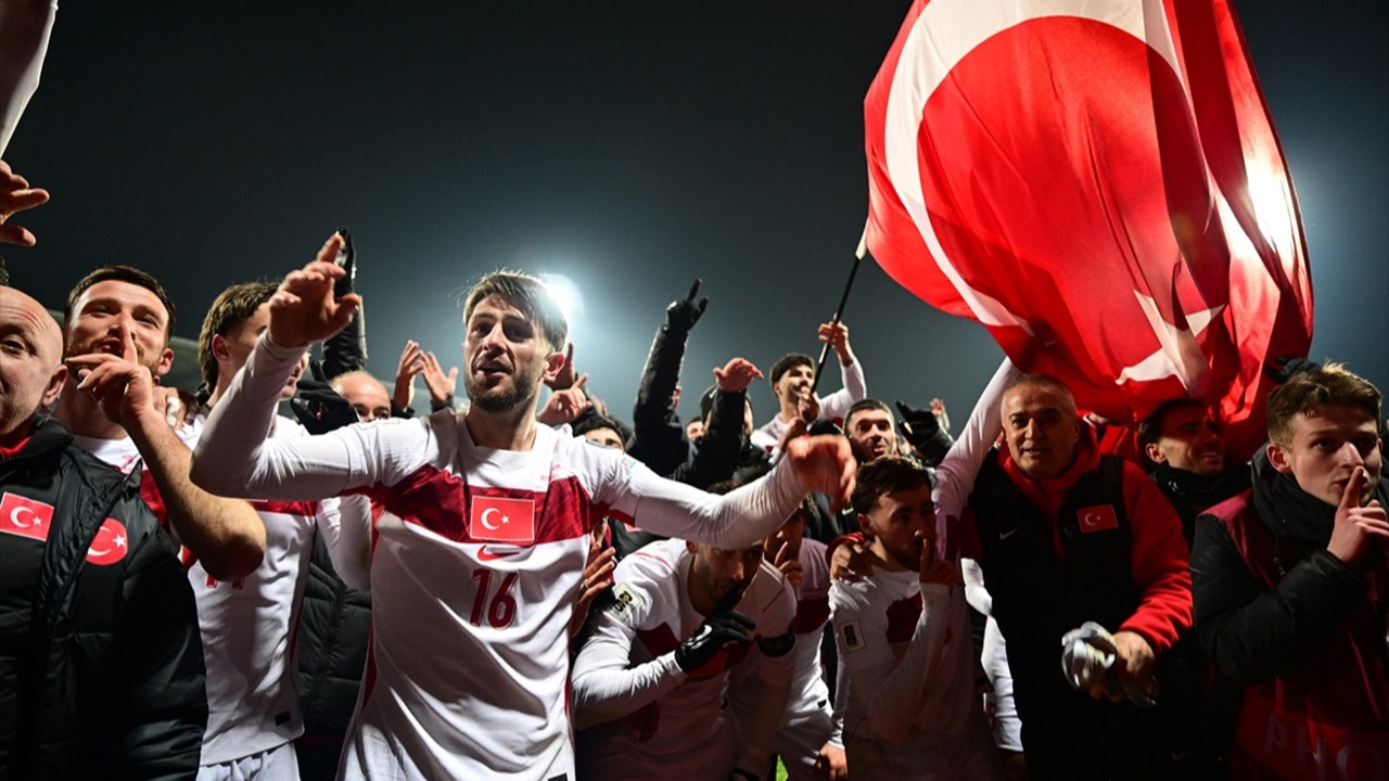 Priştine'de ay-yıldızlı coşku