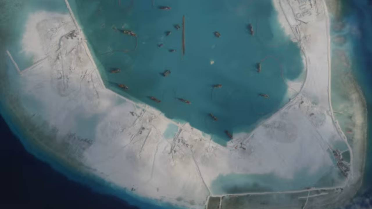 Çin 10 yıl sonra yeniden Güney Çin Denizi'ne sığınak yapmaya başladı