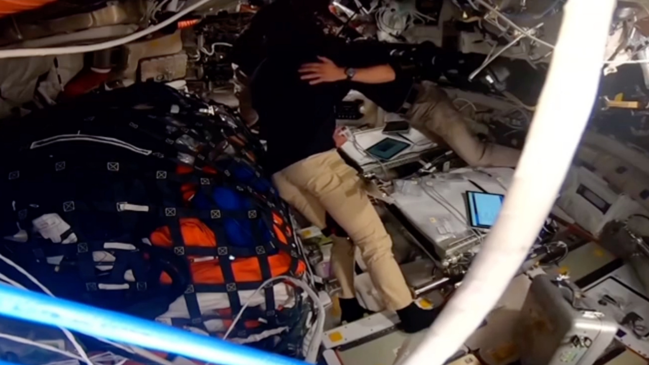 Artemis II astronotları gözyaşlarını tutamadı: Astronot, Ay’daki kratere ölen eşinin adını önerdi