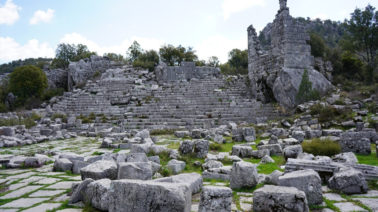 Adada kazıları: 17 asırlık kesintisiz yaşamın izleri gün yüzüne çıkıyor