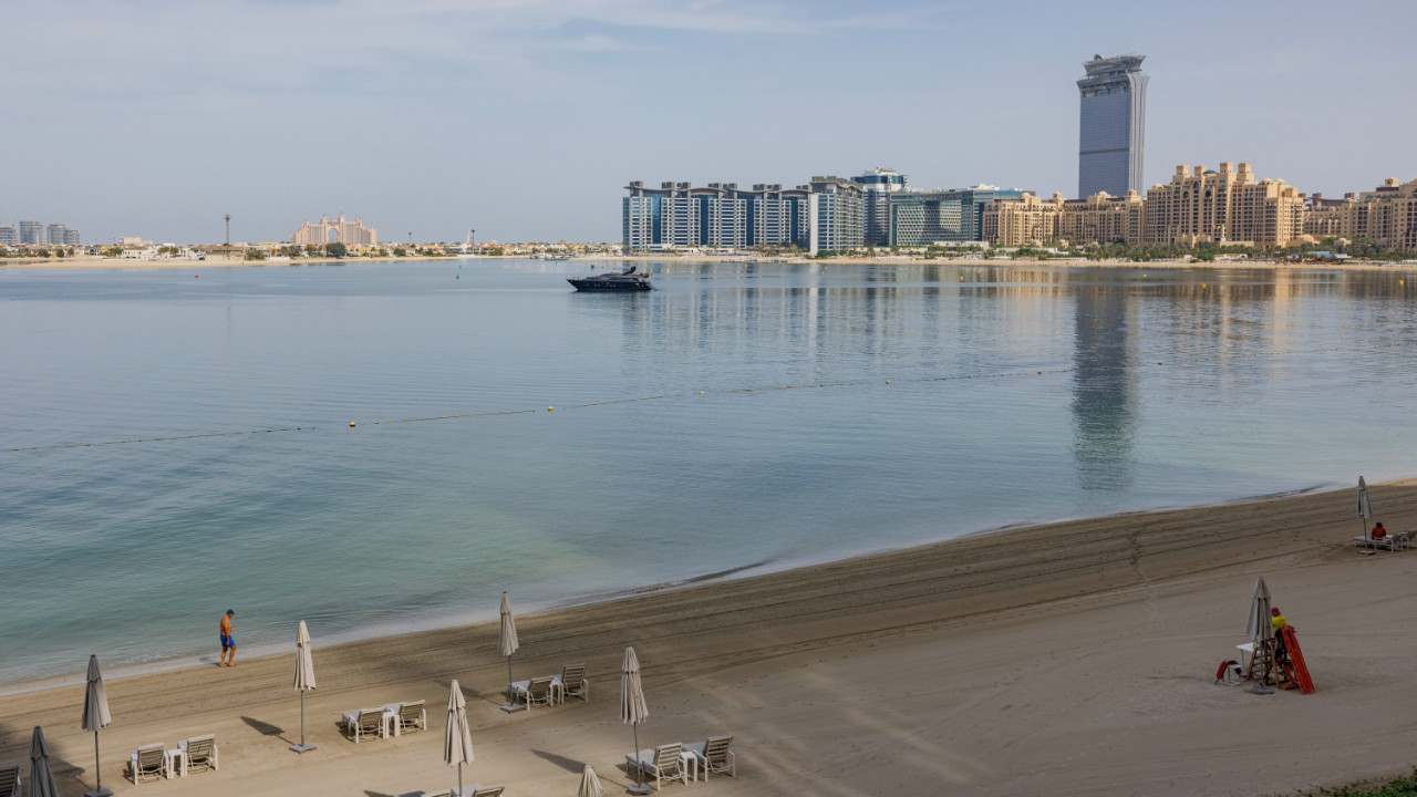 Savaş Dubai'yi sessizliğe boğdu: Turistlerin kenti terk etmesiyle çalışanlar ortada kaldı