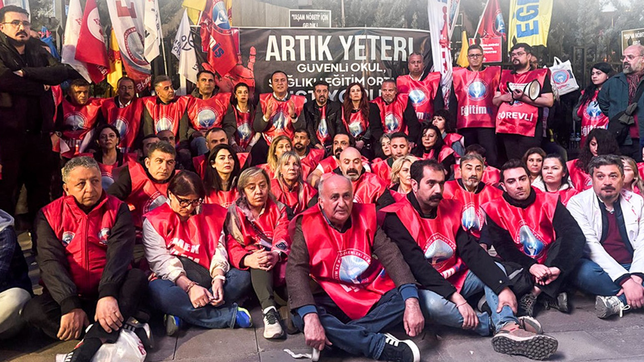 Eğitim sendikalarından MEB önünde 'yaşam nöbeti'