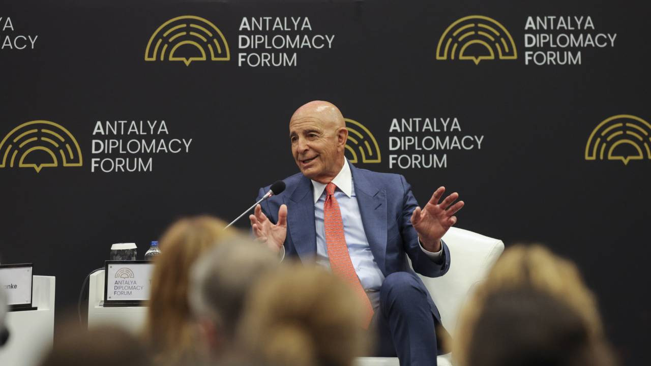 Tom Barrack'tan tepkilere yanıt: On yıllara dayanan gözlem üzerinden konuşuyordum