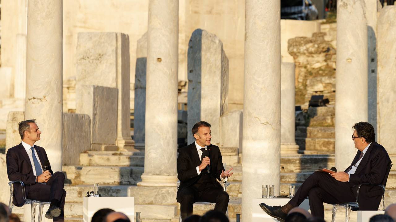 Macron'un Yunanistan ziyareti: Otomatik yenilenen savunma anlaşması, denizaltı satışı ve Orta Doğu