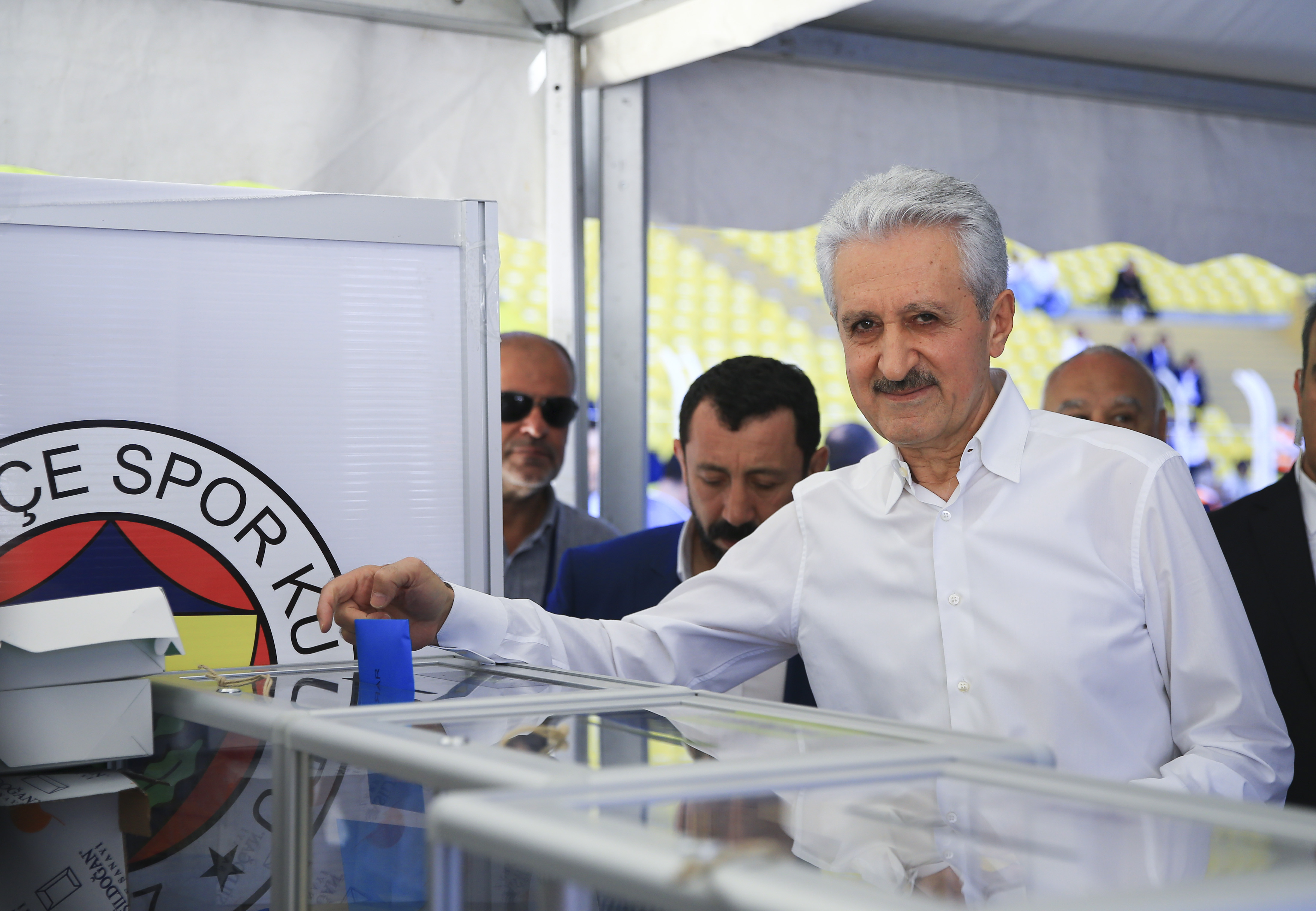 Mehmet Ali Aydınlar, Fenerbahçe başkanlığına aday olmayacağını açıkladı