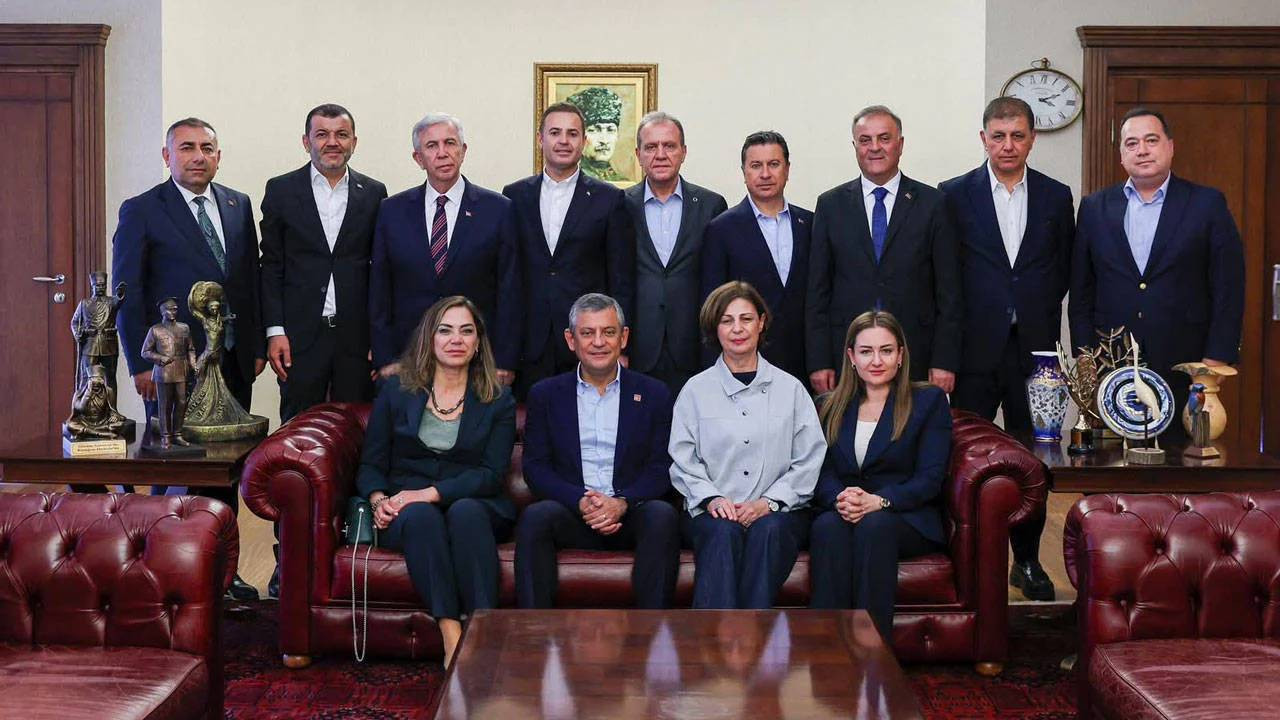 CHP'li belediyelerden Özgür Özel'e destek