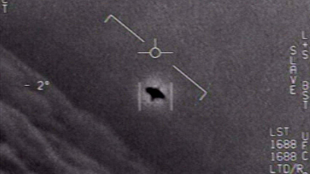 Pentagon yeni UFO görüntülerini yayınladı: 'Küreler savaş uçaklarını takip ediyor'