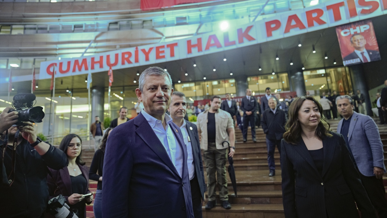 Özgür Özel, TBMM'ye yürüyor: CHP bundan sonra sokaktadır