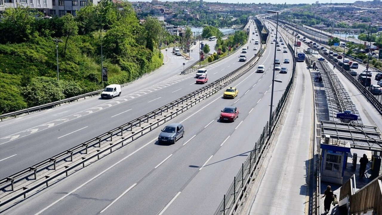 İstanbul boş kaldı: Anadolu Yakası'nda trafik yüzde 2'ye kadar düştü