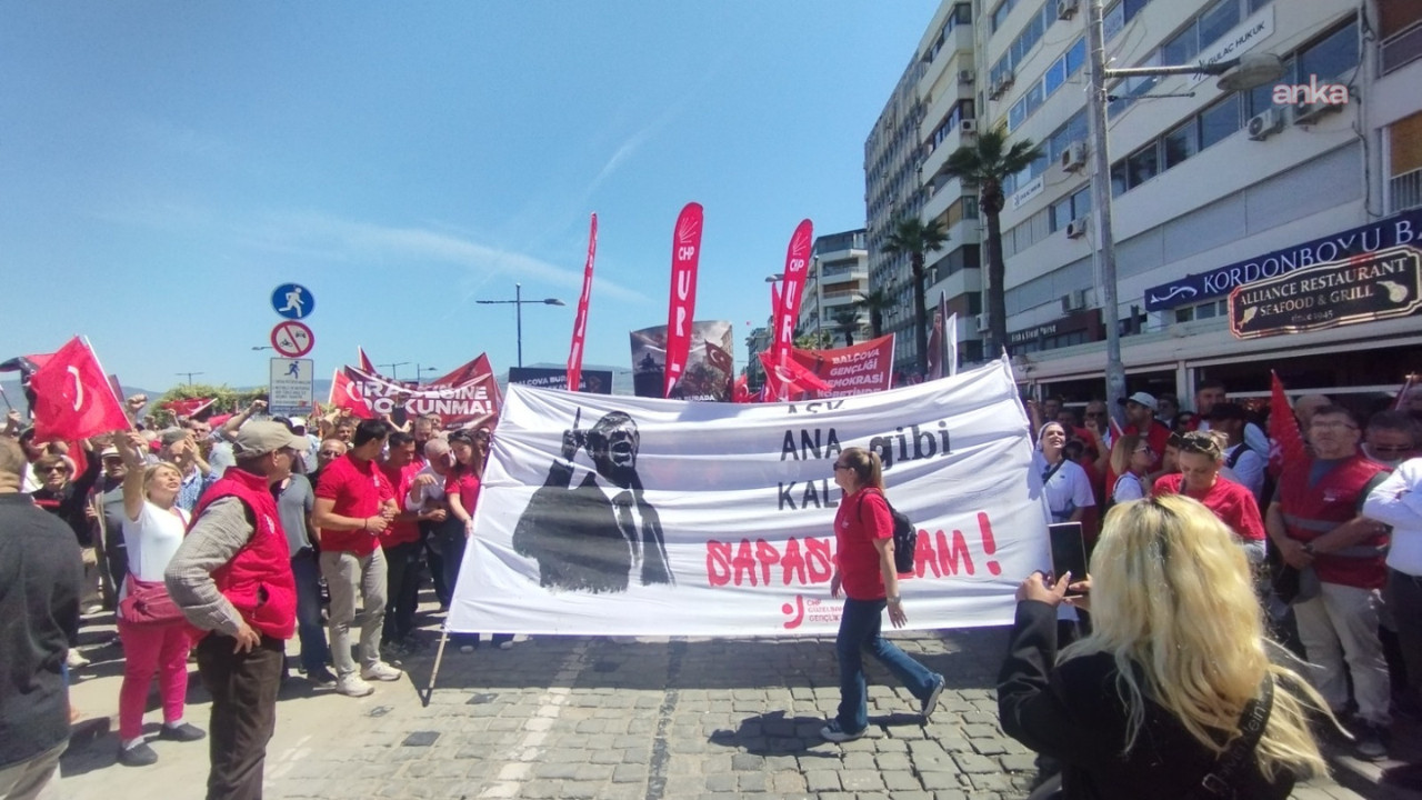 Özgür Özel, İzmir'e çağrı yaptı: Kalabalığa polis müdahale etti, rota Gündoğdu'ya çevrildi