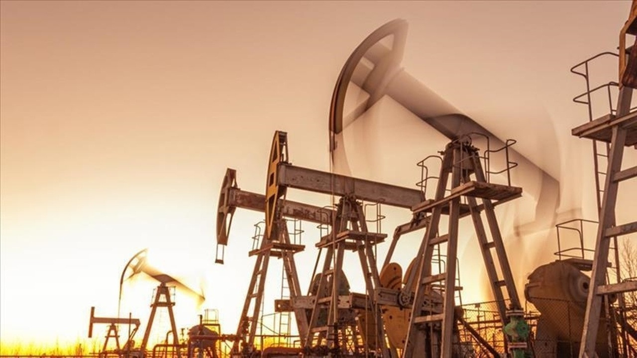 Fitch'ten petrol piyasasında 'son çeyrekte arz fazlası' tahmini