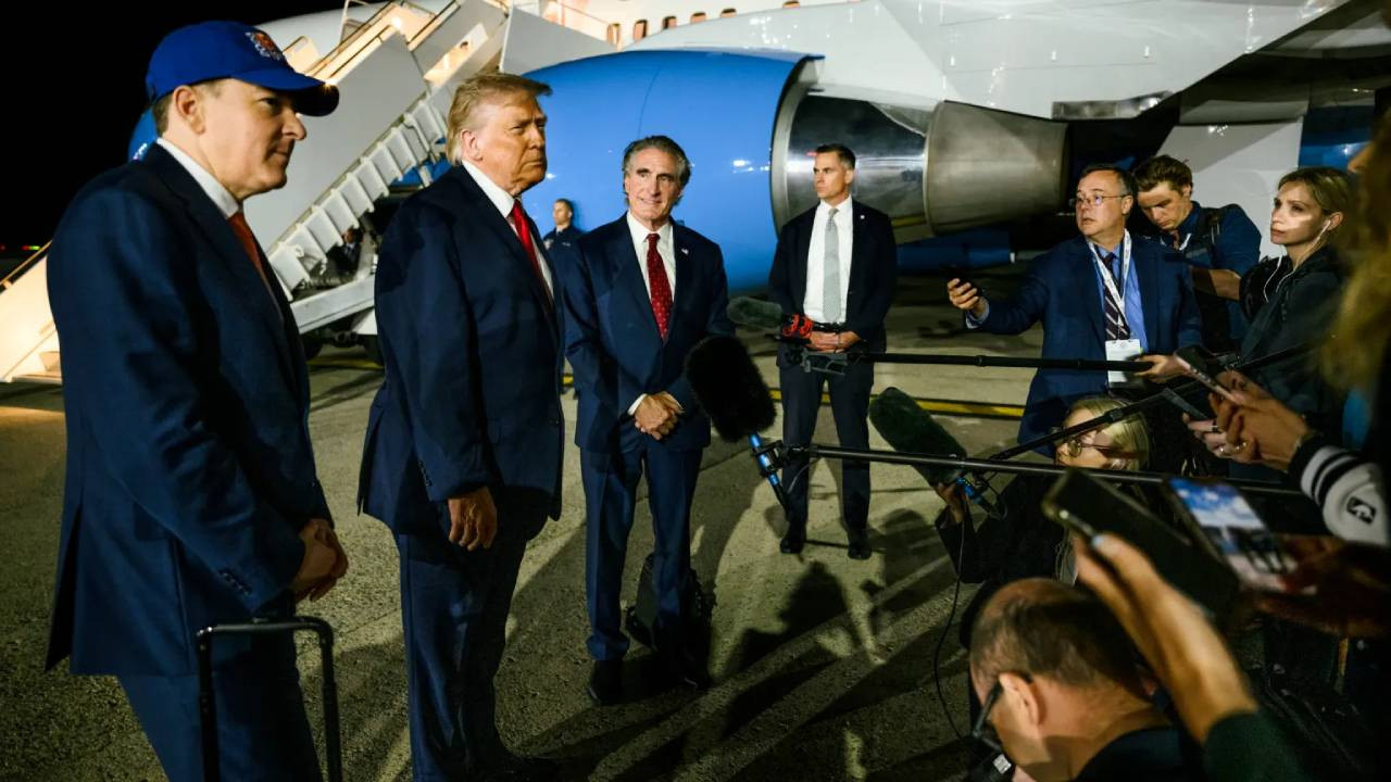 ABD Başkanı Donald Trump: 300 milyar dolarlık fon yok, İran imza atmazsa füzeyi yer