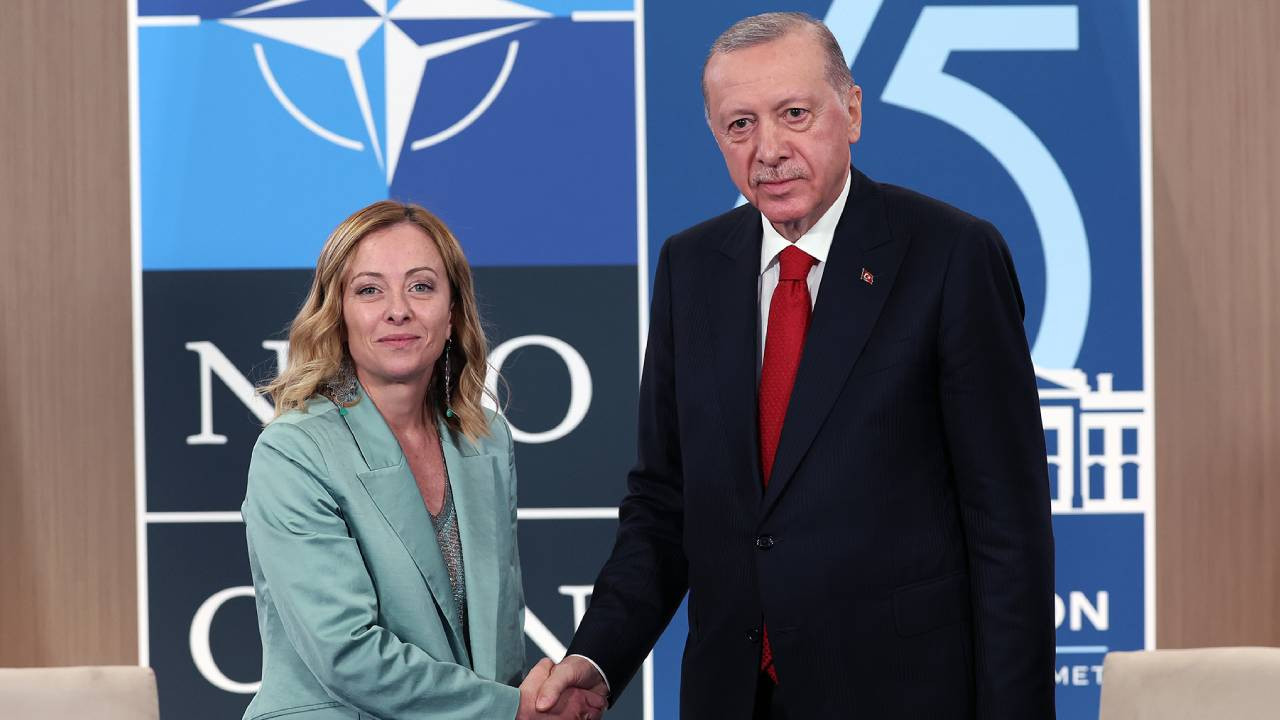 Meloni'den Erdoğan'ı sevindirecek 'sigara' kararı