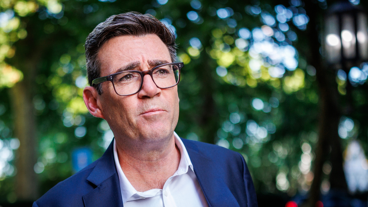 İngiltere Başbakanı Andy Burnham'a diplomatik tuzak: Telefondan mesajlaştığı kişiyi Trump'ın danışmanı sandı