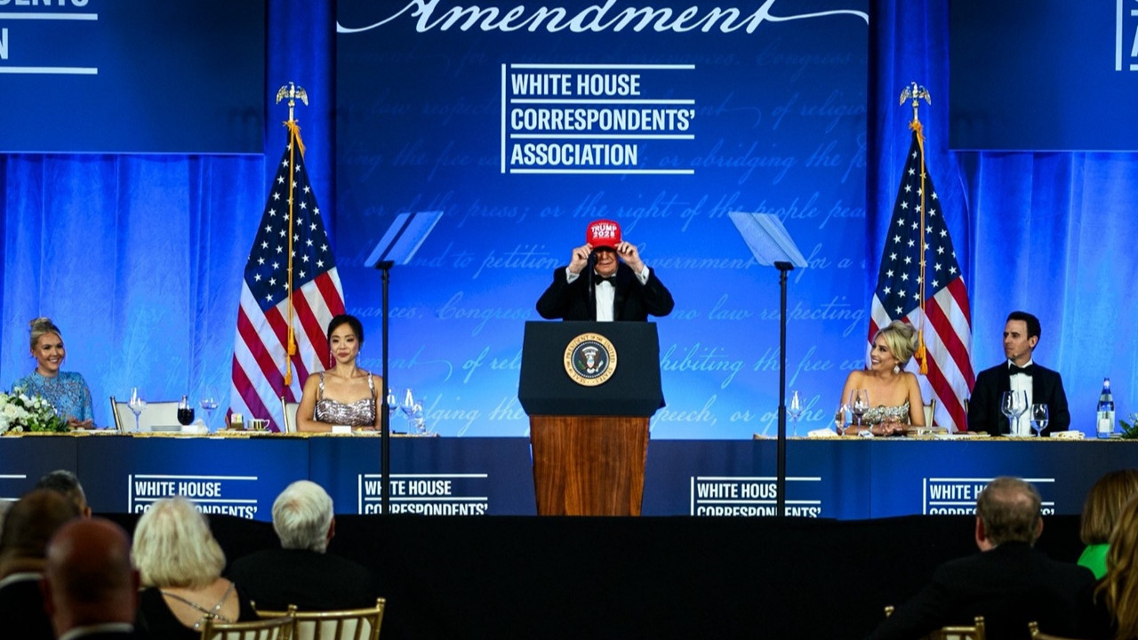Trump cebinden şapka çıkardı, adaylığını ilan etti: 'Üç kez kazandım, yine kazanacağım'