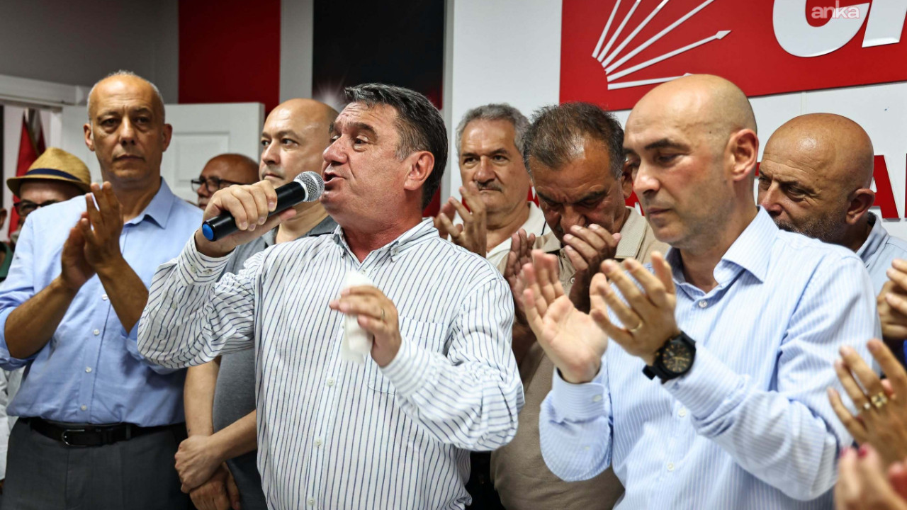 Zonguldak Belediye Başkanı, 16 meclis üyesi ile birlikte Yeni Parti'ye geçti
