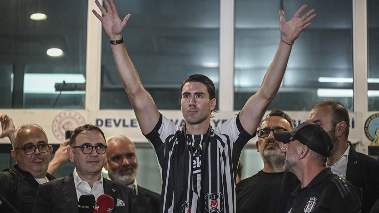 Beşiktaş Vlahovic'e kavuştu: Sırp golcü imza için İstanbul'da