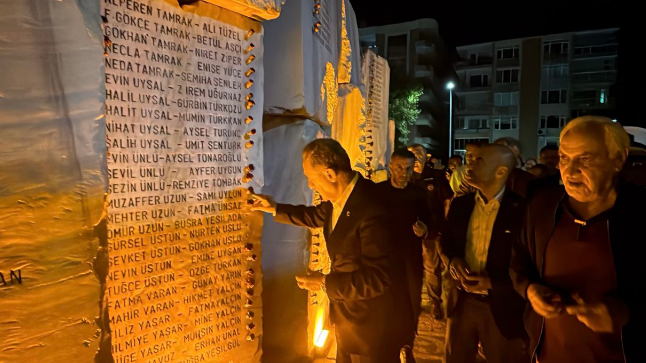 17 Ağustos Marmara Depremi'nde hayatını kaybedenler anıldı