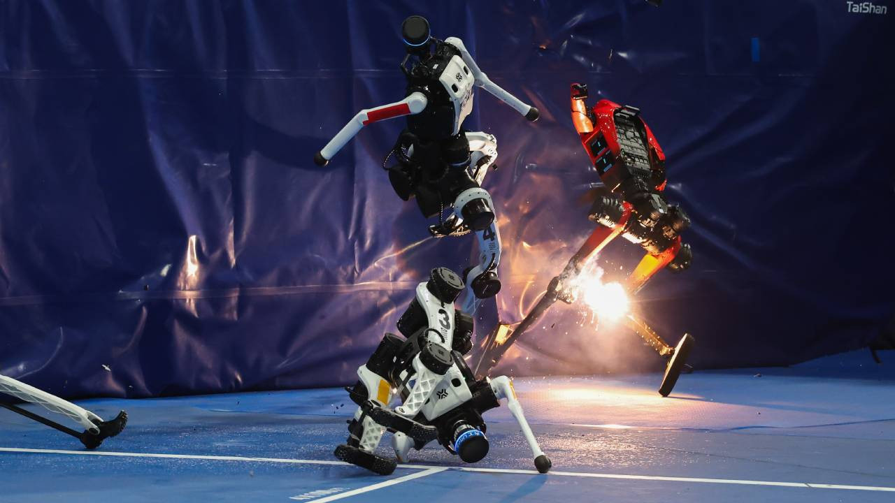 Usain Bolt'un rekorunu kıran robot: 100 metreyi 8.64'de koştu, bitiş çizgisinde alev aldı