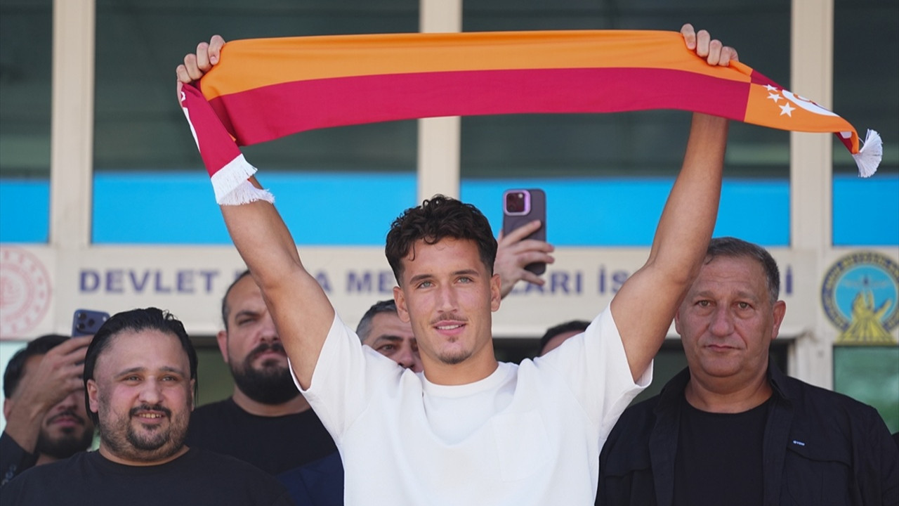 Deniz Gül, Galatasaray için İstanbul'da