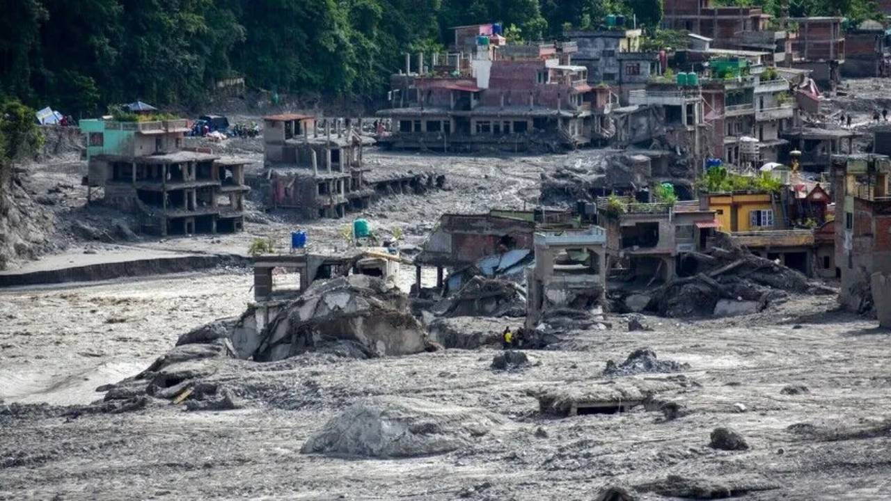 Nepal'deki sele tünelde yakalanan işçi anlattı: "Su arkamdan geliyordu, 20 dakika boyunca koştum"