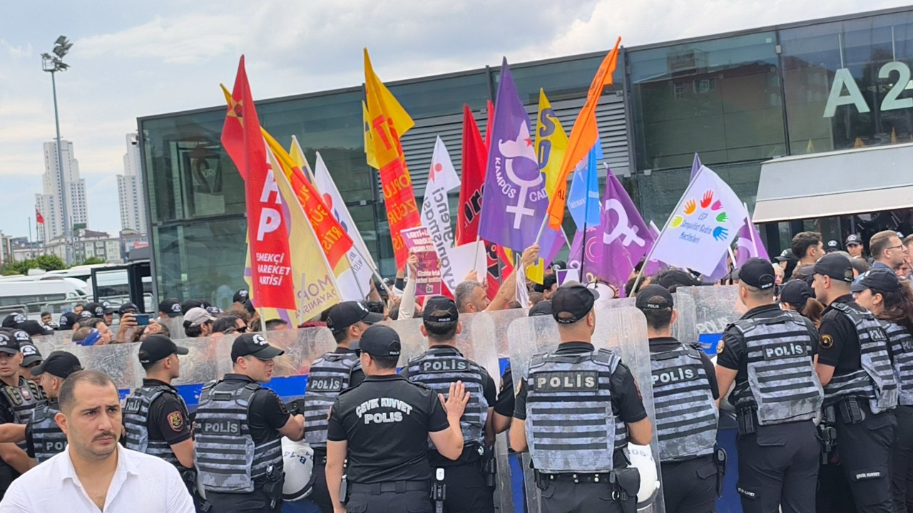Çağlayan’da LGBTİ+ operasyonu protestosuna polis müdahalesi: Çok sayıda kişi gözaltına alındı