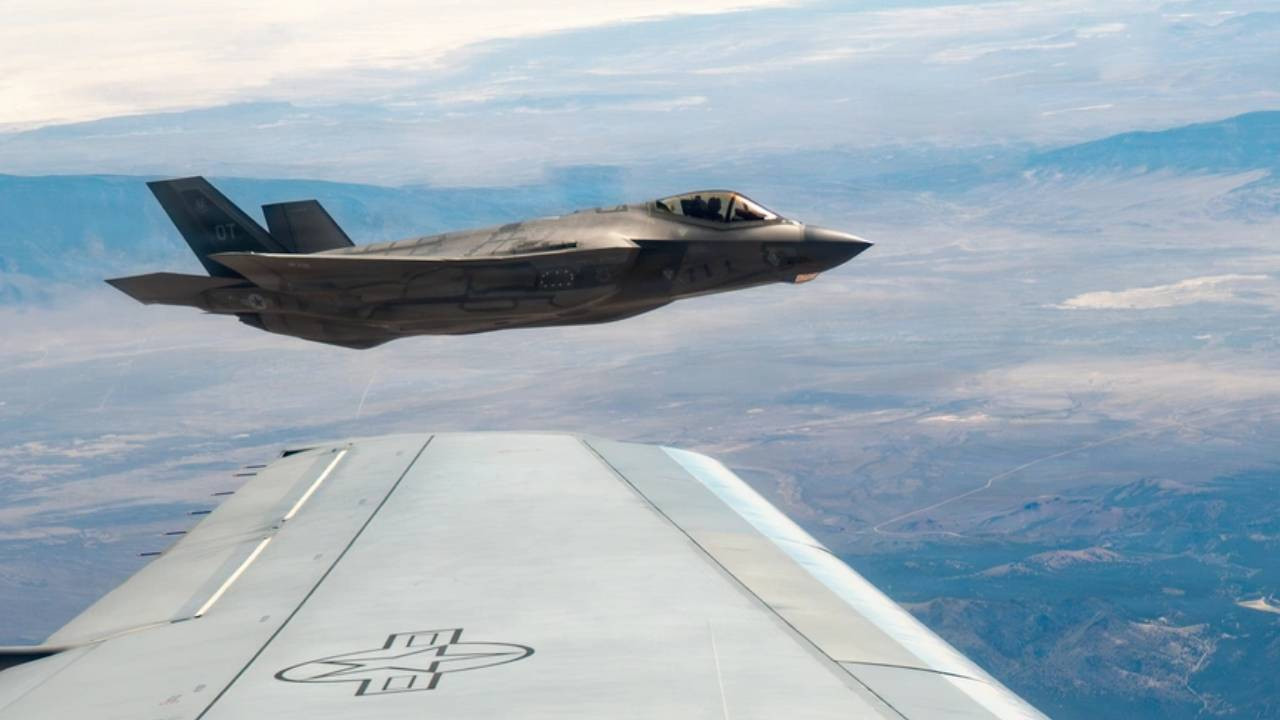 Pentagon doğruladı: F-35 parçalarını taşıyan uçak Hong Kong'a indi, haber alınamıyor