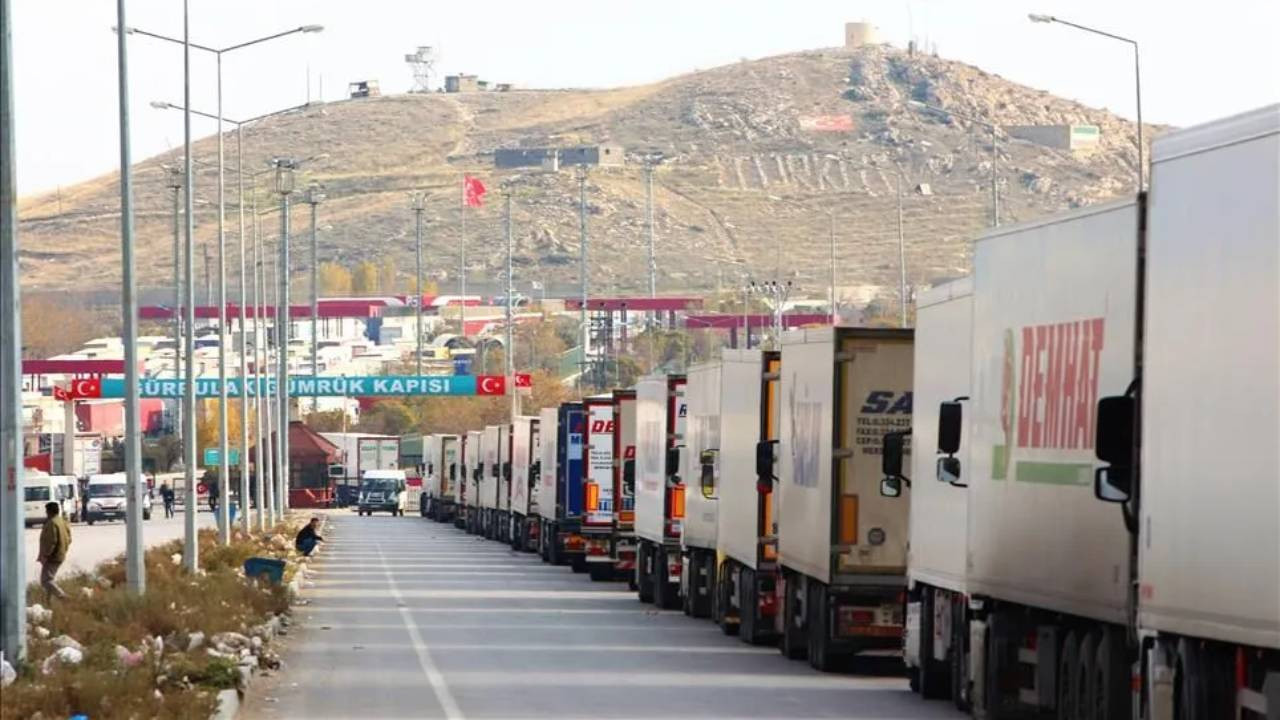 ABD ambargosu Türkiye-İran sınırında kuyruk oluşturdu: 'Tahran için tamam mı devam mı?' noktası