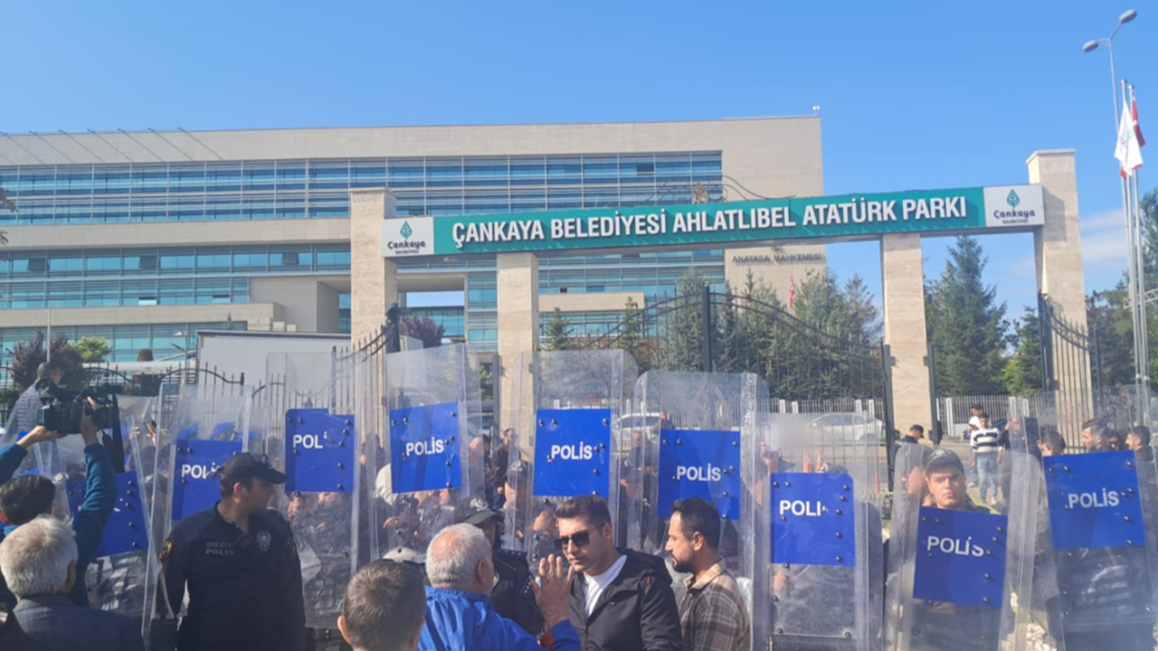 Emekli polis AYM önündeki eylemde intihar etti