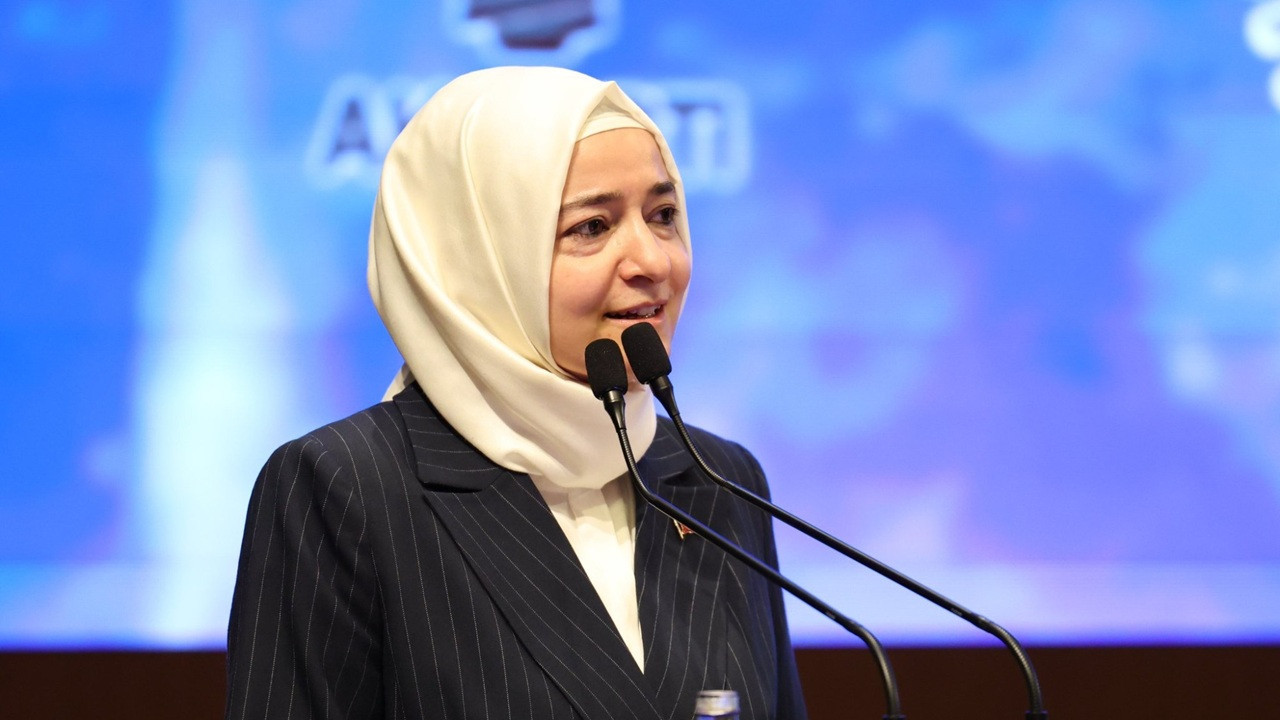 Fatma Betül Sayan Kaya'dan açıklama: AK Parti'deki tüm görevlerinden istifa etti