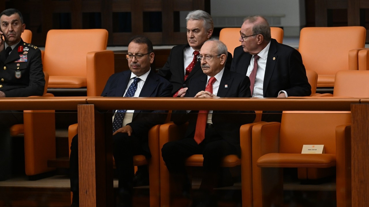TBMM'de ilk gün manzaraları: Yeni Parti genel kurulu terk etti, Kılıçdaroğlu locadan izledi
