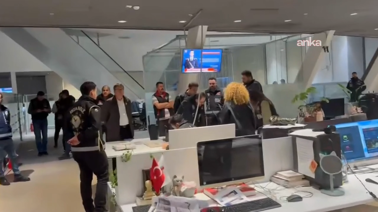 Halk TV'ye kayyım atandı, yayın durduruldu: Polis binaya girişlere izin vermiyor