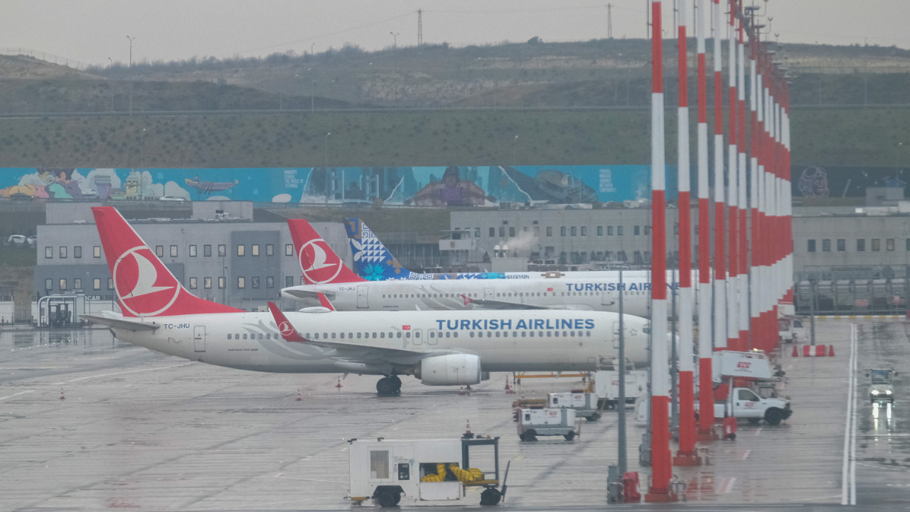 İstanbul'da olumsuz hava ulaşımı vurdu: 43 uçak başka havalimanlarına yönlendirildi