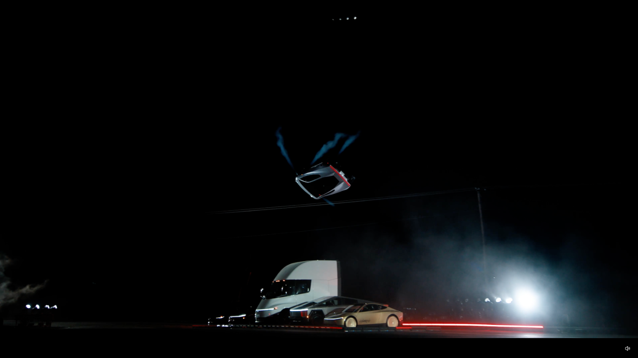 Gelecek geldi: Elon Musk uçan Tesla'yı tanıttı, Roadster havada takla attı