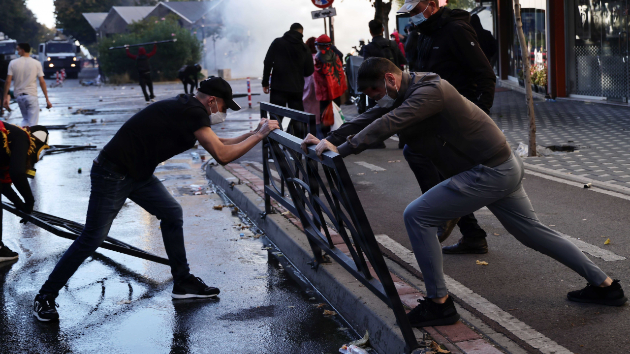 Arnavutluk'ta protestolar büyüyor: Neler biliniyor?