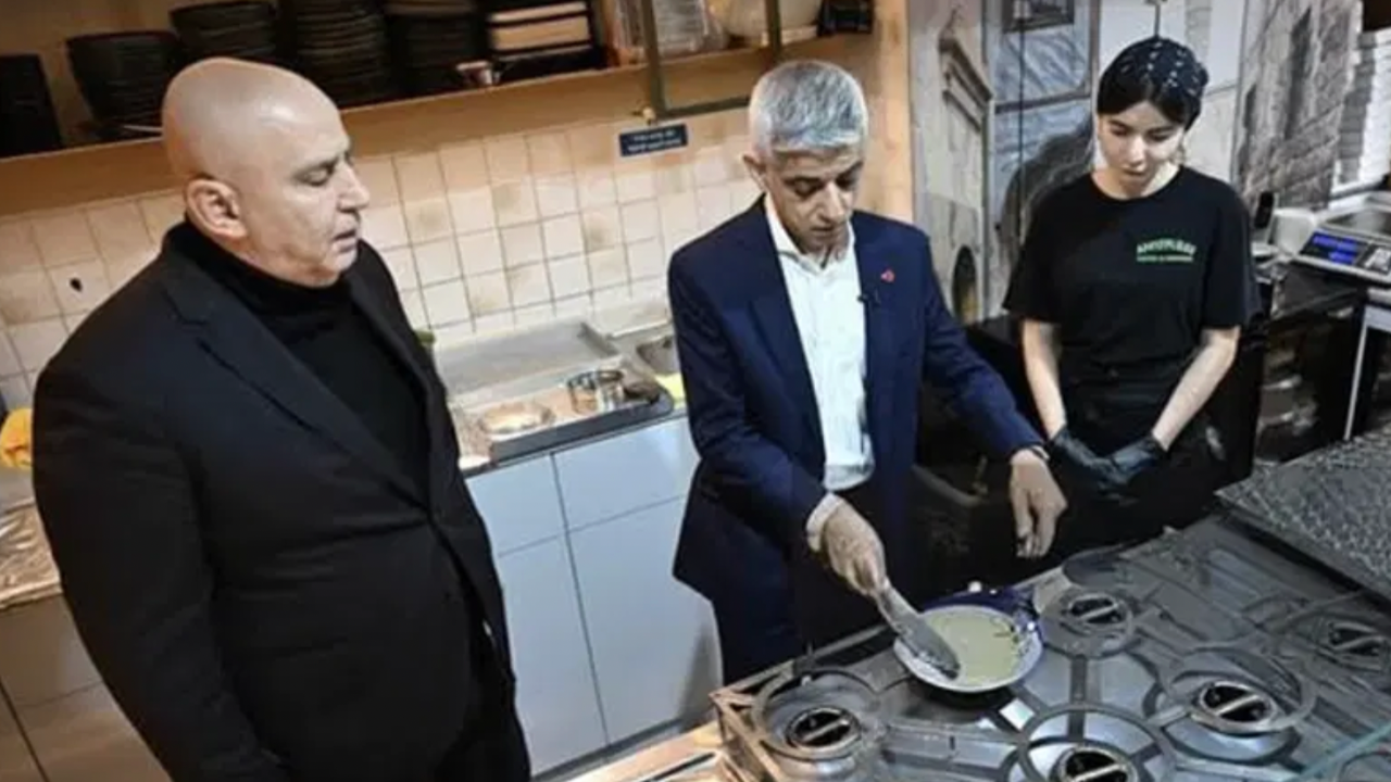 Londra Belediye Başkanı Khan, Türkiye ziyaretini künefe yaparak duyurdu