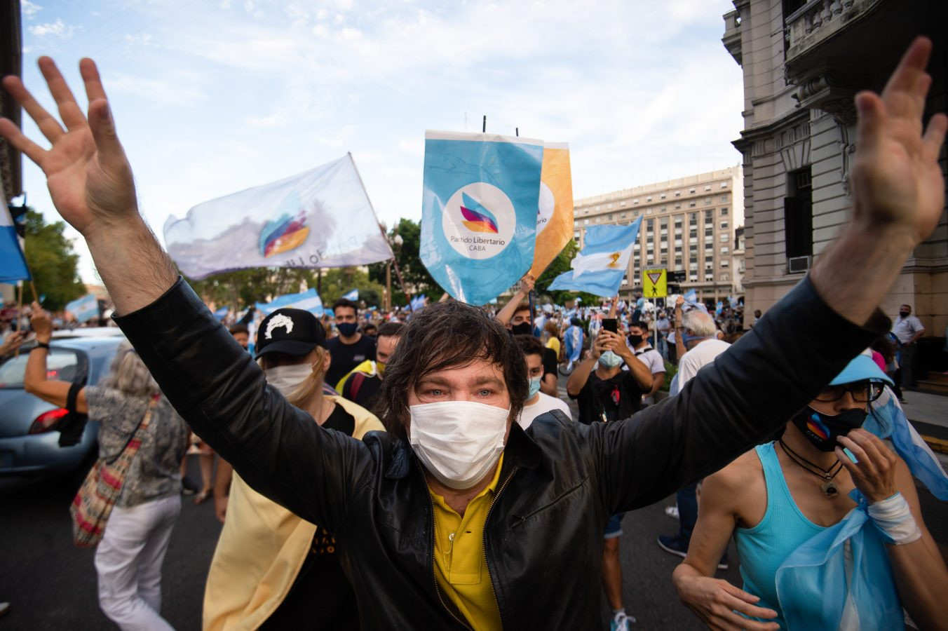 Законы аргентины. Аргентина политика. Аргентина толпа. Митинги в Аргентине сейчас. Генерал анкап Аргентина.